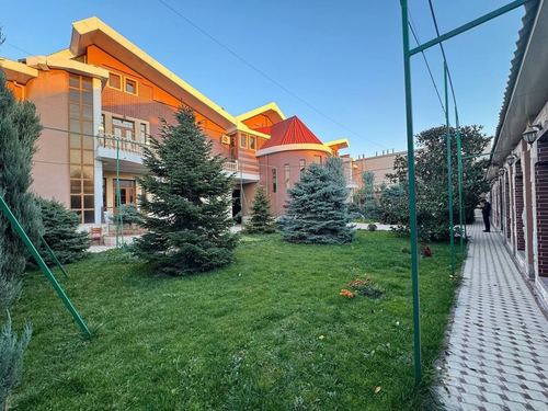 15-комнатный дом, 1500 м²