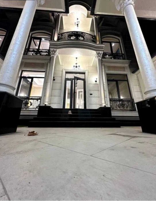 8-комнатный коттедж, 250 м², Ташкент, Мирзо-Улугбекский район, на продажу