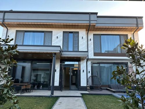 7-комнатный дом, 550 м²