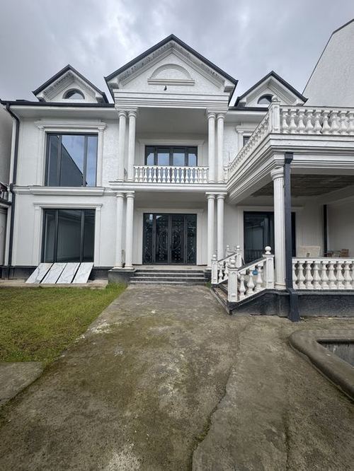 7-комнатный дом, 600 м²