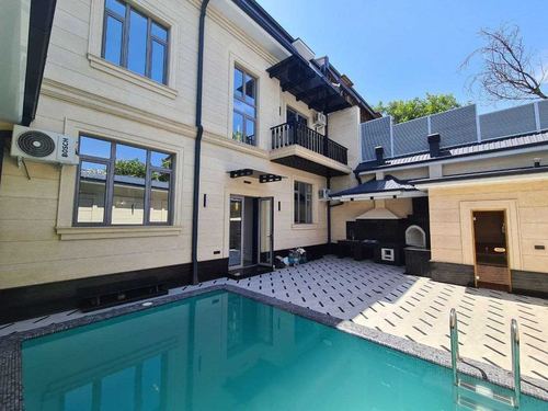 6-комнатный дом, 700 м²