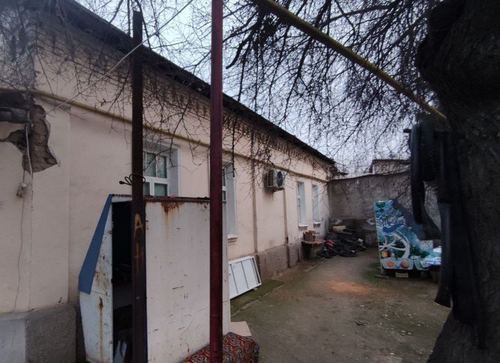 27-room house, 700 m²
