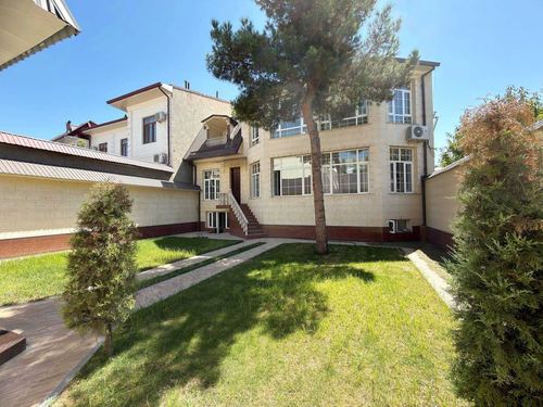 7-room house, 592 m²