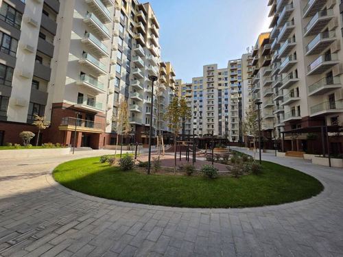 6-комнатная квартира, 240 м²
