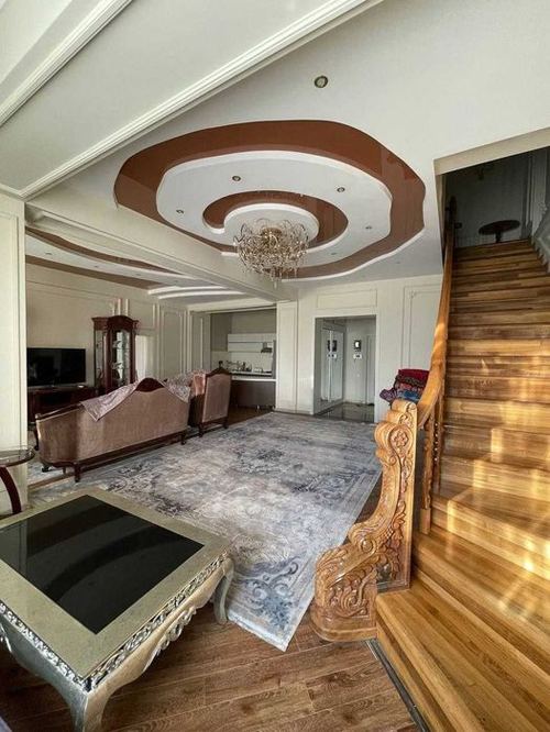 5-комнатная квартира, 180 м²
