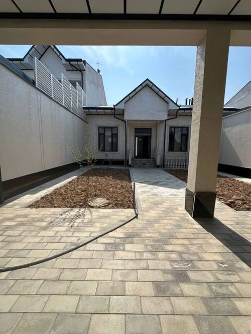 4-room house, 300 m²