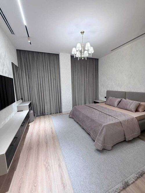 4-комнатная квартира, 180 м²