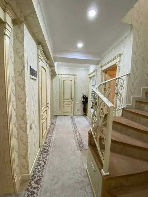 6-xonali kvartira, 190 m²