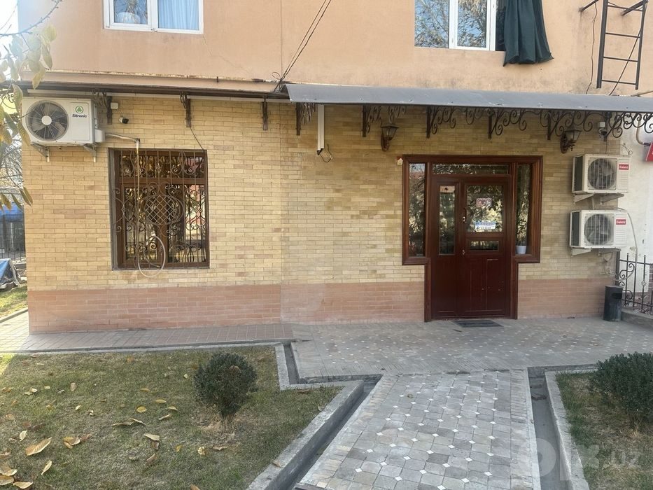 Нотурар бино сотилади 70м2 ёки арендага берилади олдида2сотих боги бор
