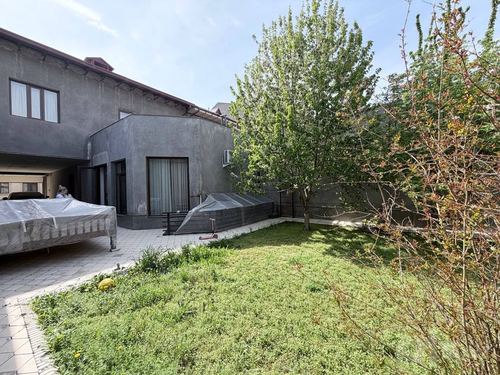 6-xonali uy, 240 m²