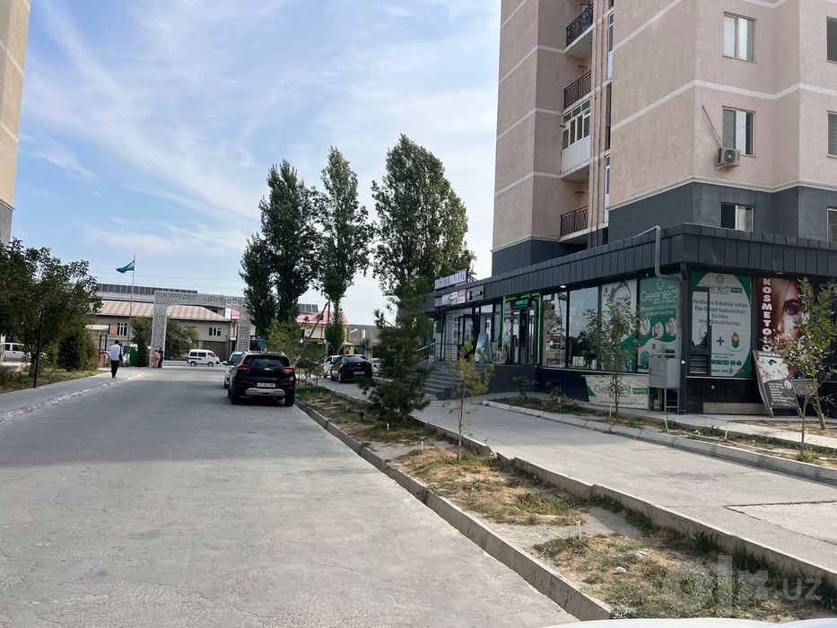 3 ta ishlab turgan magazin sotiladi. Umumiy maydoni 72kv (+78kv fasad