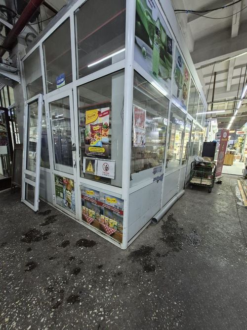 Продаётся коммерческое помещение под продуктовый магазин.