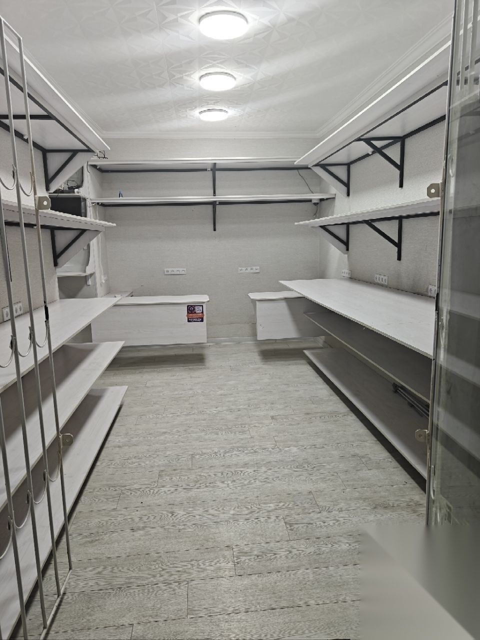 Под Офис, Магазин, 2 хона, Кучани юзида