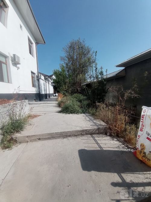 Yer sotiladi srochna 3 sotik fasat 12 metr 25 uzunligi