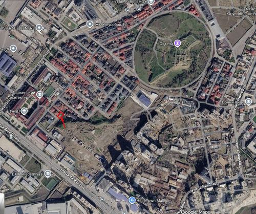 Yer sotiladi 6 sotix .  YUNUSOBOD CITY yonida