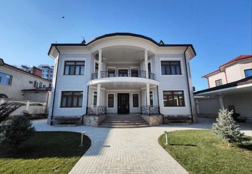 5-комнатная квартира, 800 м²
