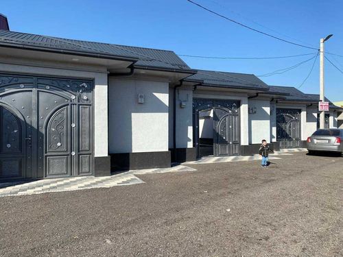 5-room house, 300 m²