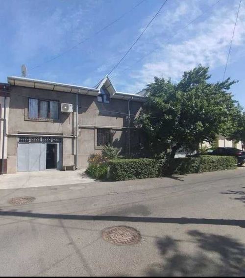 7-xonali uy, 351 m²