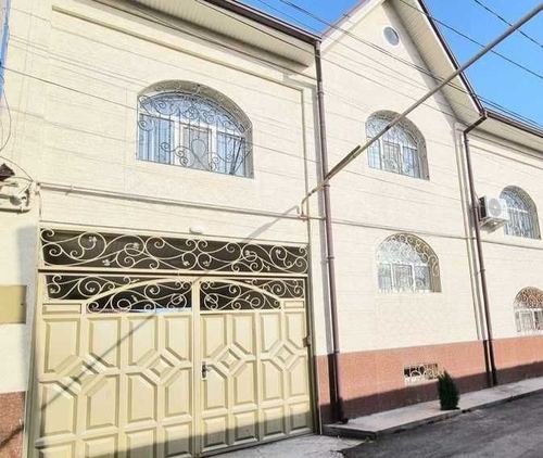 5-room house, 300 m²