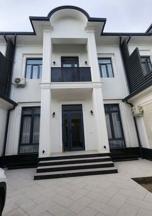 6-room house, 300 m²