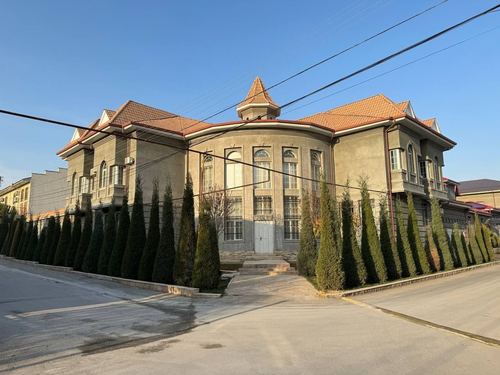 11-room house, 1000 m²