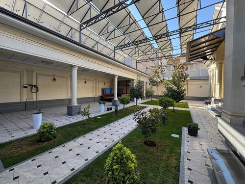 9-комнатный дом, 500 м²