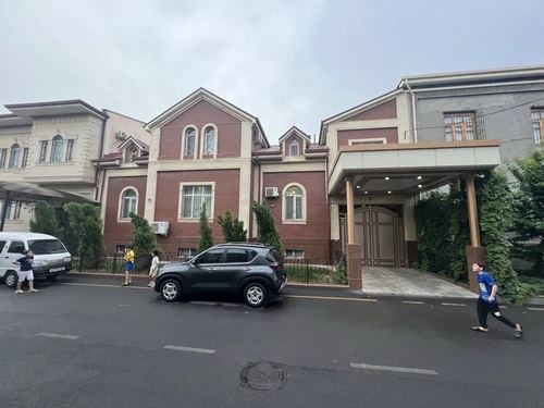 10-room house, 400 m²