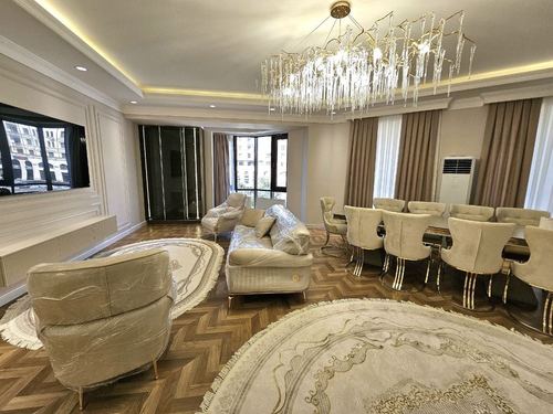 4-комнатная квартира, 180 м²