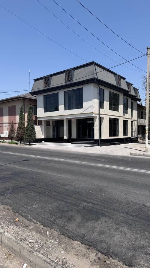 3 этажа + подвал 400м² на главной Саракулька в Мирабадском