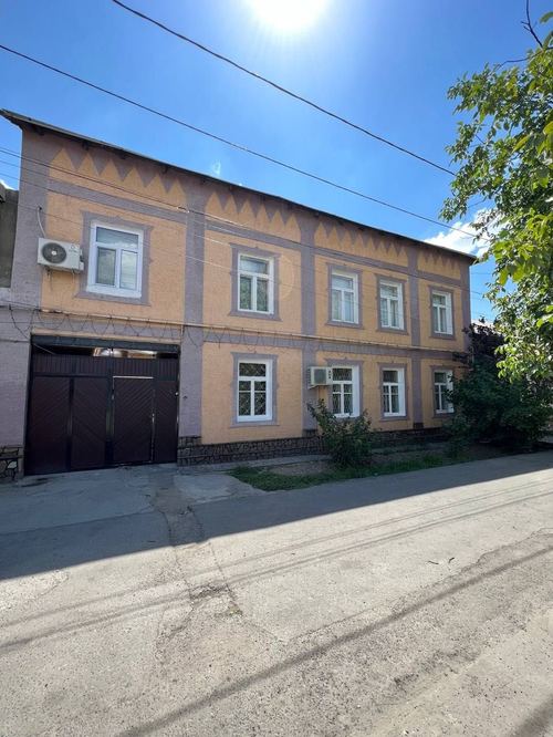 11-xonali uy, 390 m²