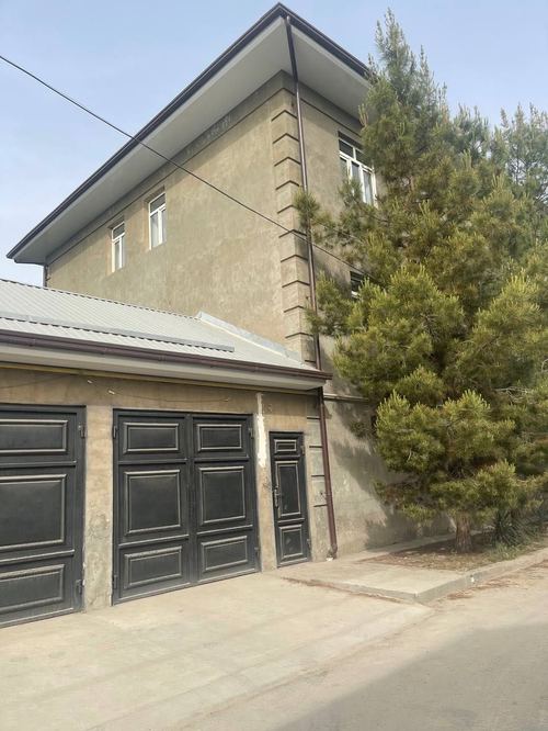 8-xonali uy, 300 m²