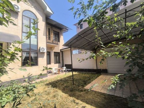 6-room house, 400 m²