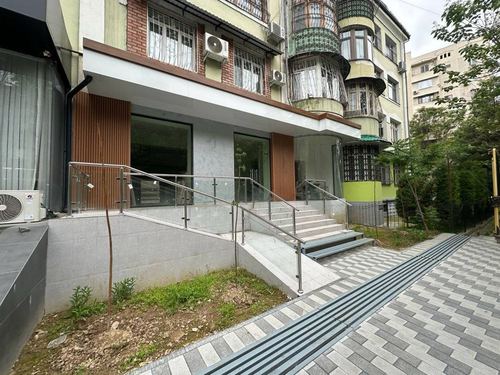 Продаётся нежилое помещение, выгодная инвестиция, 1 линия вдоль дороги