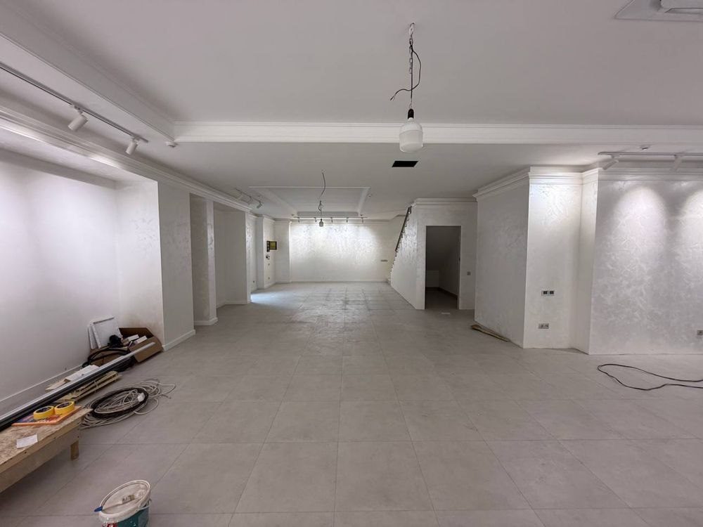 Boulevard residential complex, for office, commercial premises 135m2, ceiling height 7m.