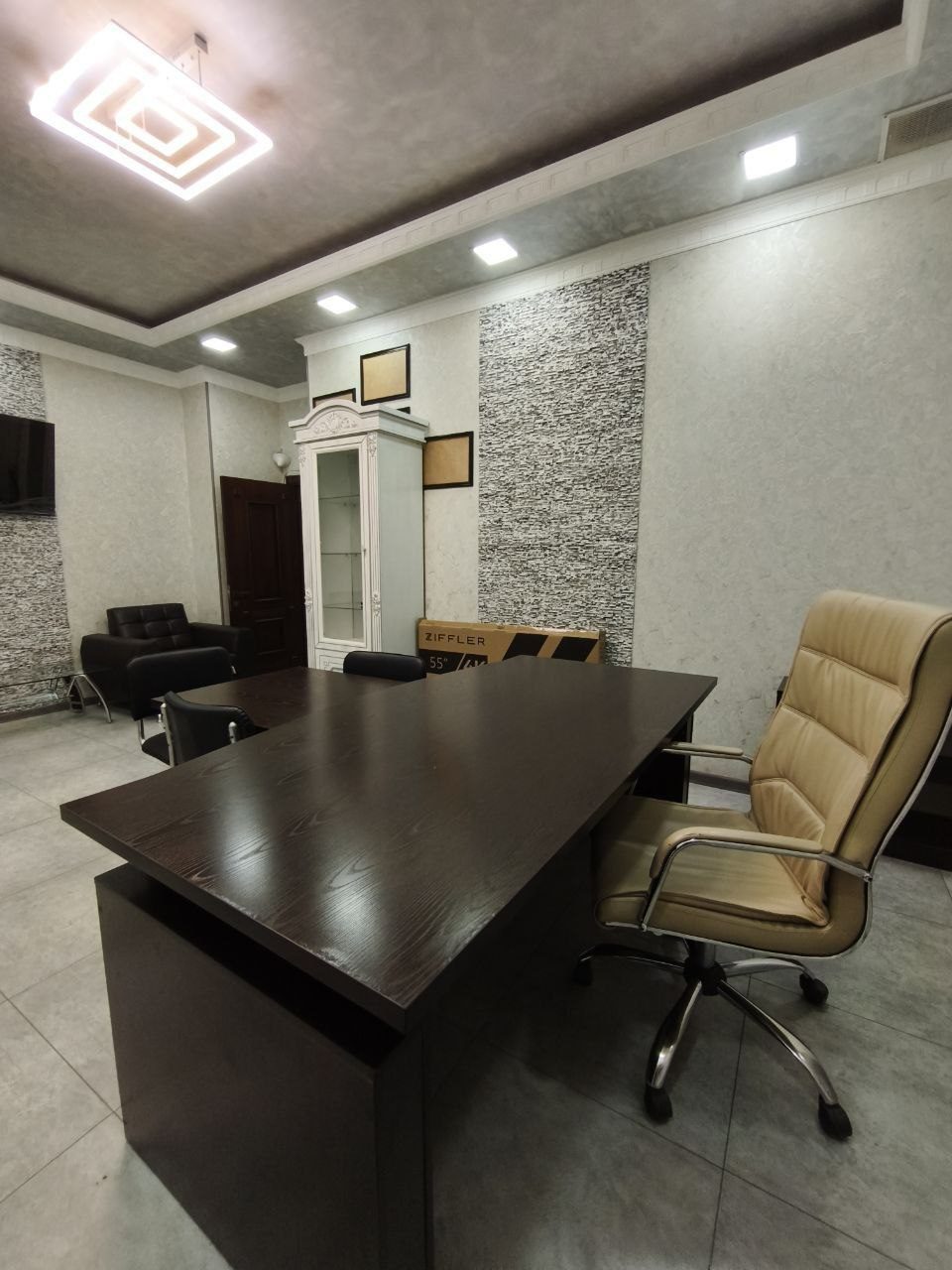 Novza metro 85 m2 ofis mebel bilan ijaraga beriladi