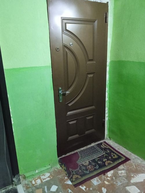 Urgent sale of a house in Qorasaroy.