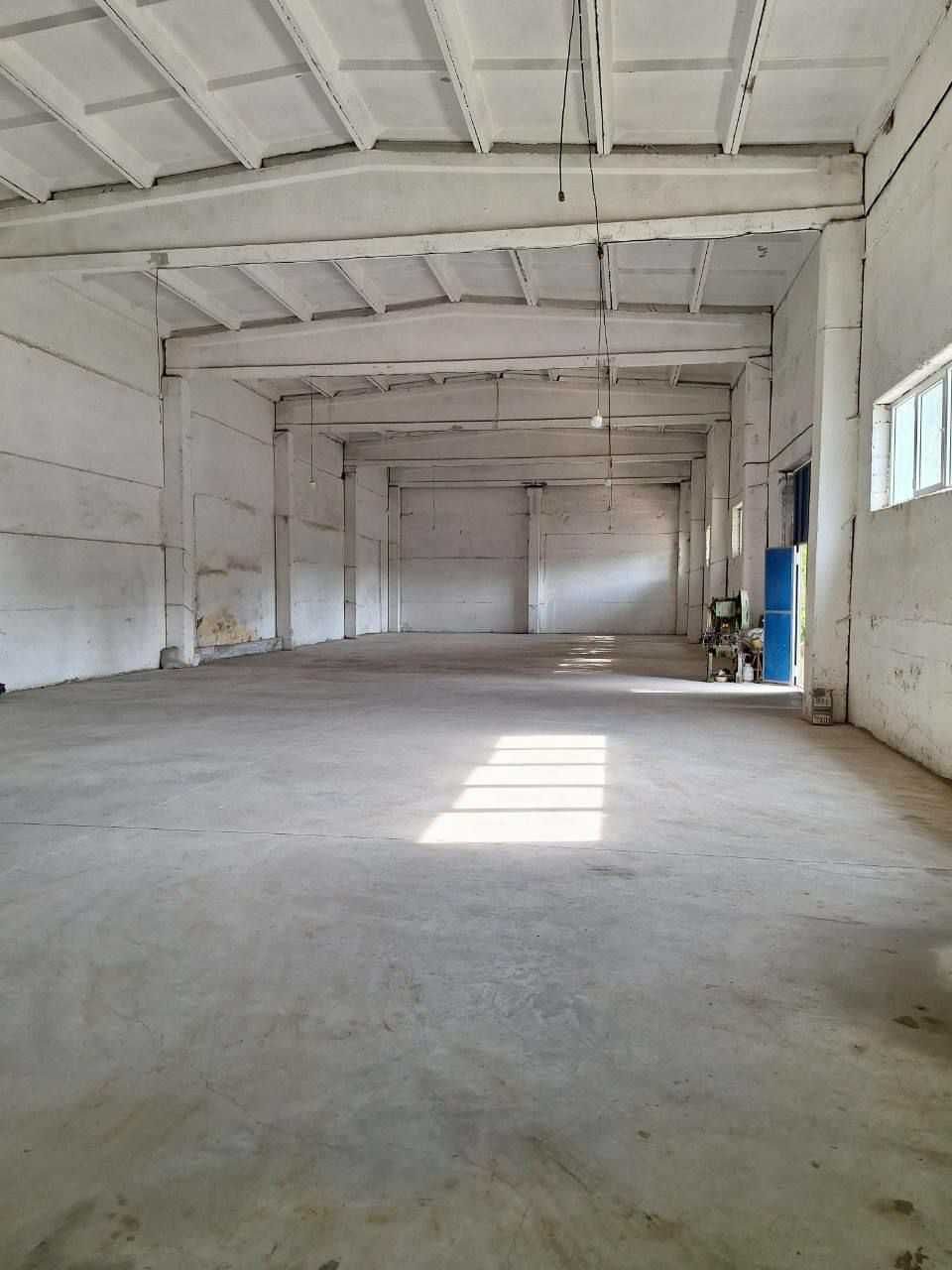 Продаётся 1 450 м². склад.