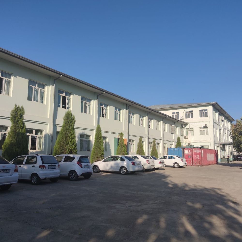 Yakkasaroy tumanida 3300 kv.m. bino 32 sotix yer maydoni bilan sotiladi