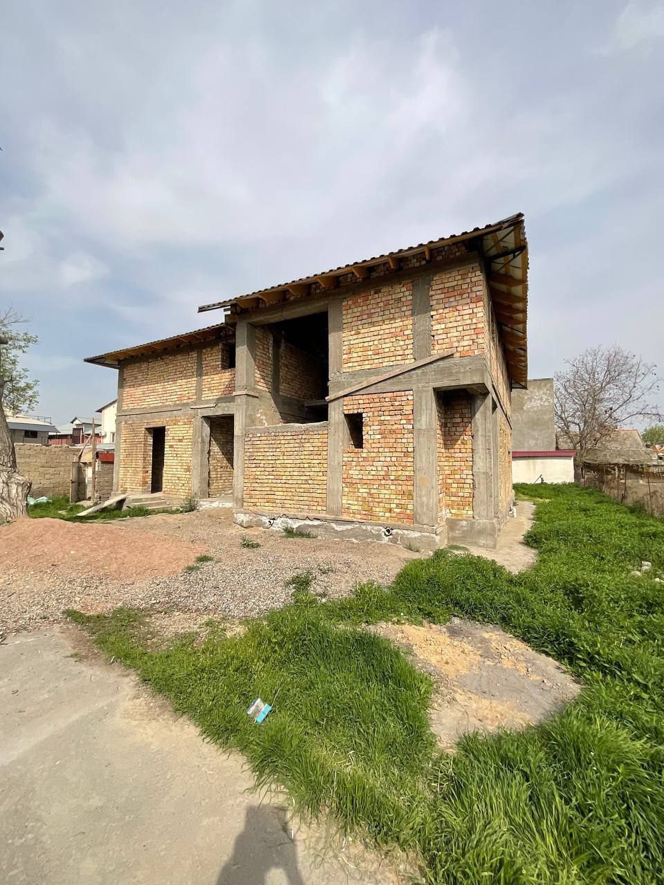 Shoshilinch ravishda 2 ta hovli sotiladi, sokin mahallada, Sergeli, Toshkent