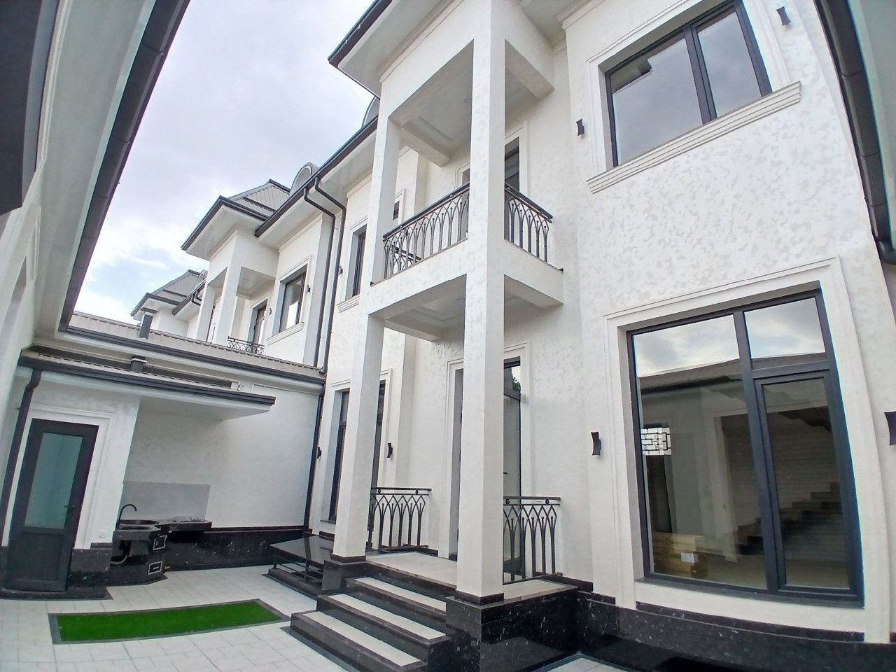 6-комнатный дом, 400 м², Ташкент, Сергелийский район, на продажу