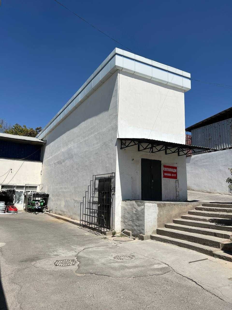 Warehouse for sale, on Bek Topi, roadside. Urgent!