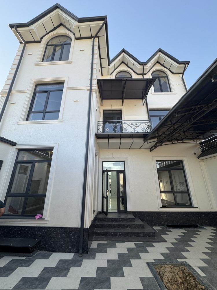8-xonali uy, 320 m², Toshkent, Mirzo Ulug‘bek tumani, sotuvga