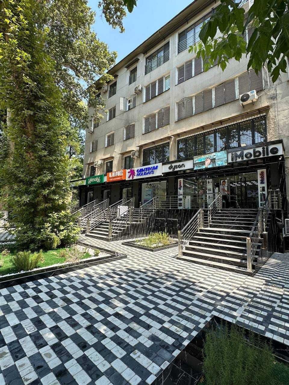 Sotiladi, C-1da noturar joy. Yo'l bo'yida. Mo'ljal: Bon kafe