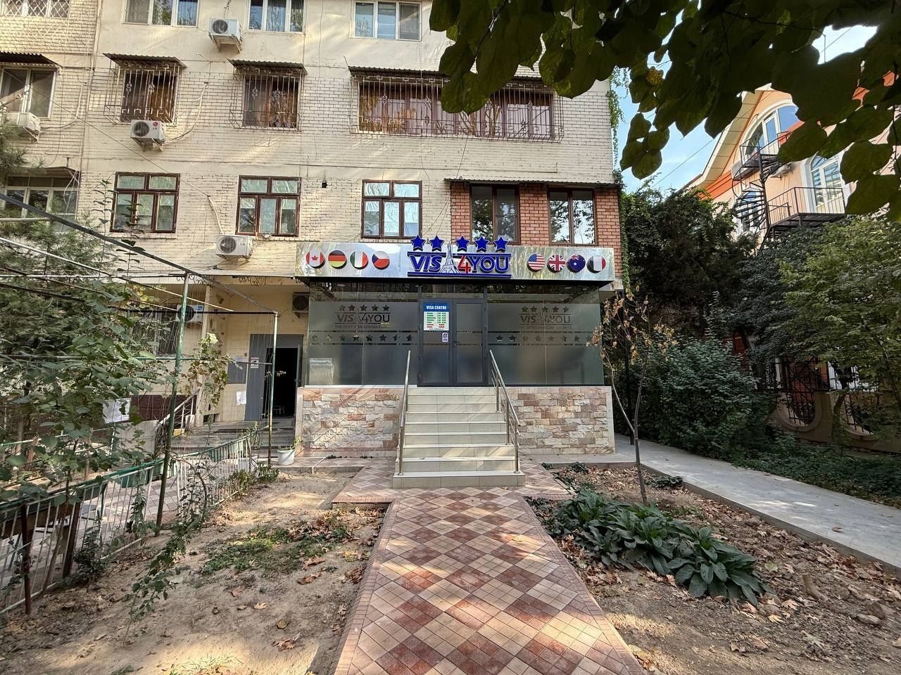 Yevro ofis sotiladi TSUM 125m2, qulay joylashuv, tayyor biznes