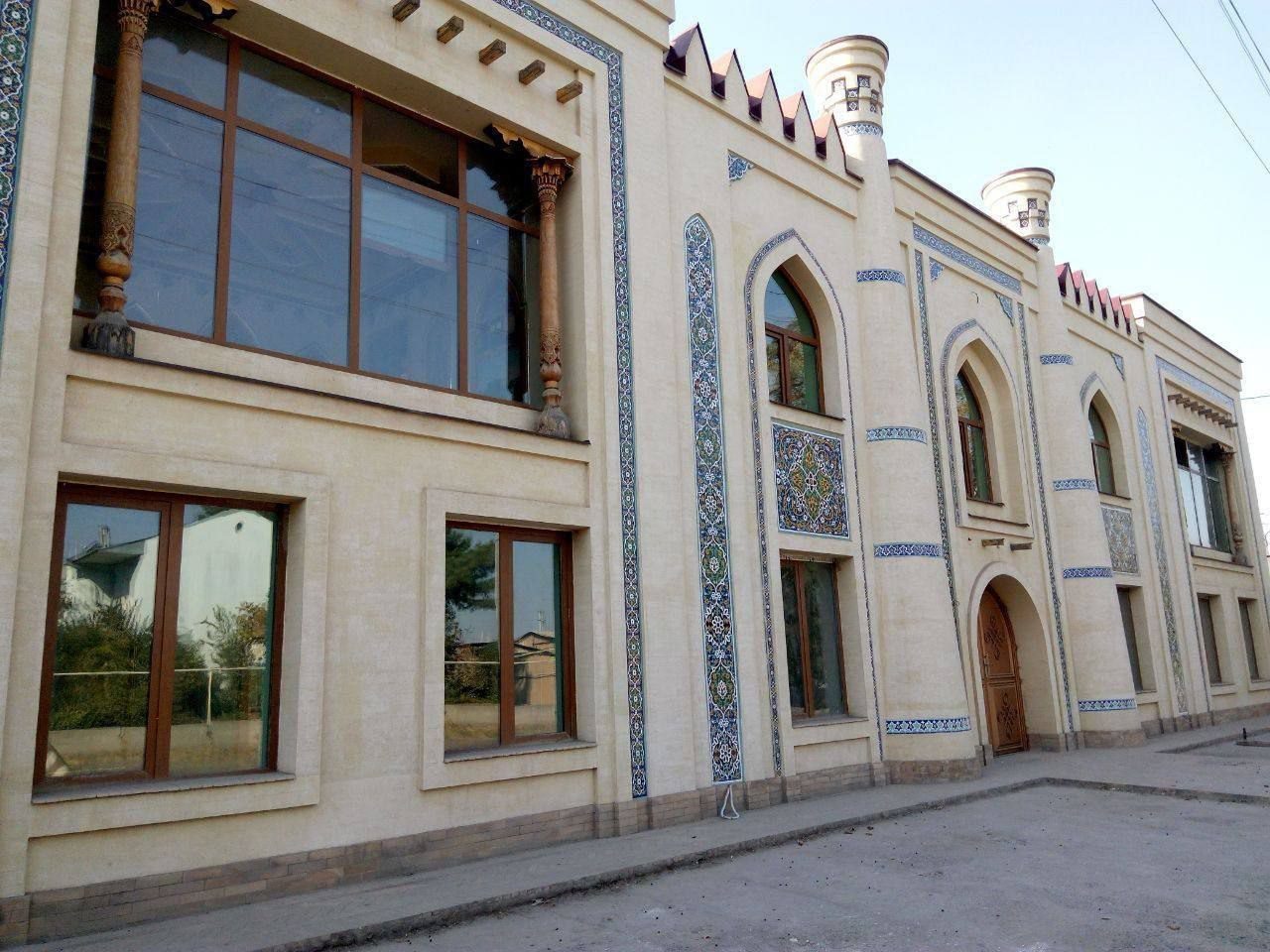 Daryo bo'yida bino sotiladi