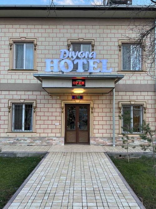 Продается готовая гостиница, двухэтажное здание с парковкой, 16 соток