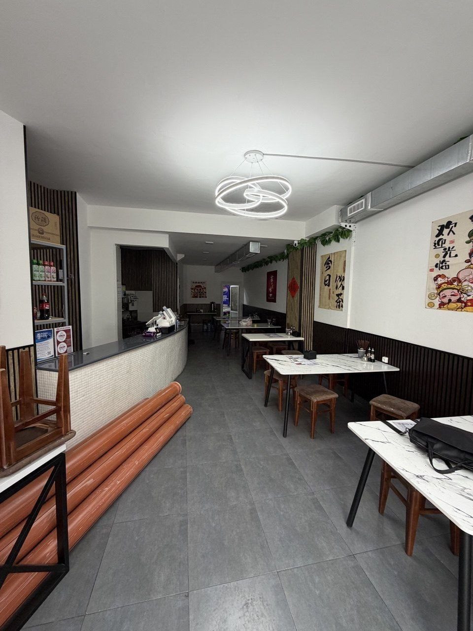 Ijarador bilan tayyor kafe. Mo'ljal: Oybek, Jemchug. Maydoni: 138 m²