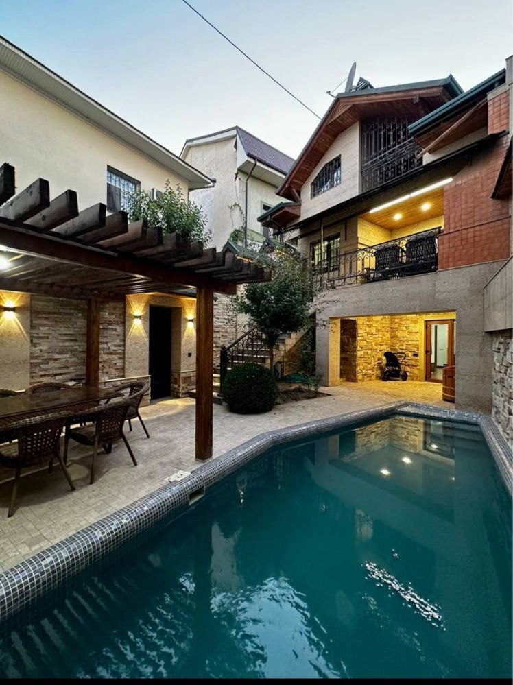 5-xonali uy, 200 m², Toshkent, Mirzo Ulug‘bek tumani, sotuvga