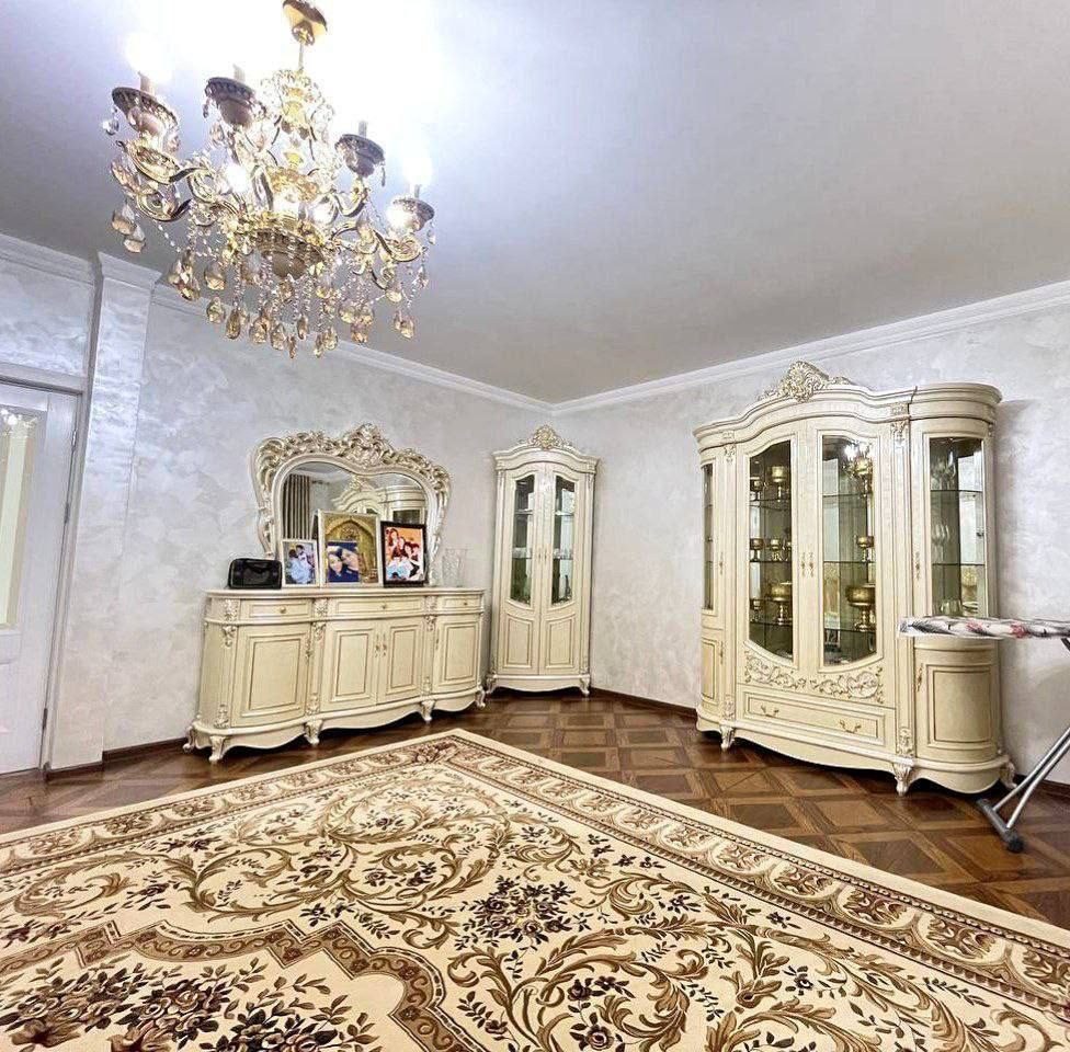 5-xonali kvartira, 200 m², sotuvga