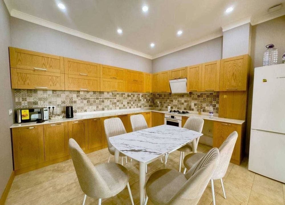 3-xonali kvartira, 140 m², sotuvga